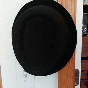 Fedora: Free Authority S/M